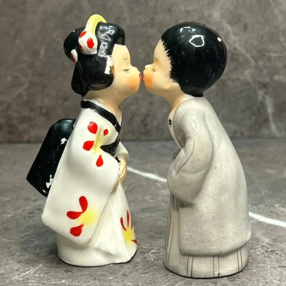 Vintage Napco Japan Kissing Couple Salt and Pepper Shakers Ceramic Mid Cent